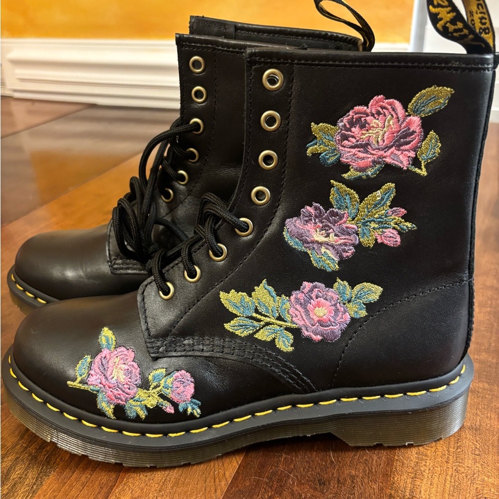 Dr. Martens 1460 Vonda II Combat Boots Women’s Size 8 Floral Embroidered